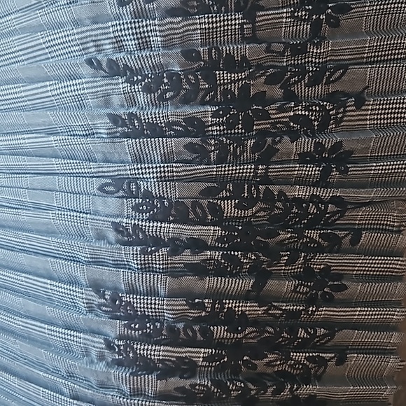 Zara pleated floral embroidery skirt - Picture 2 of 6